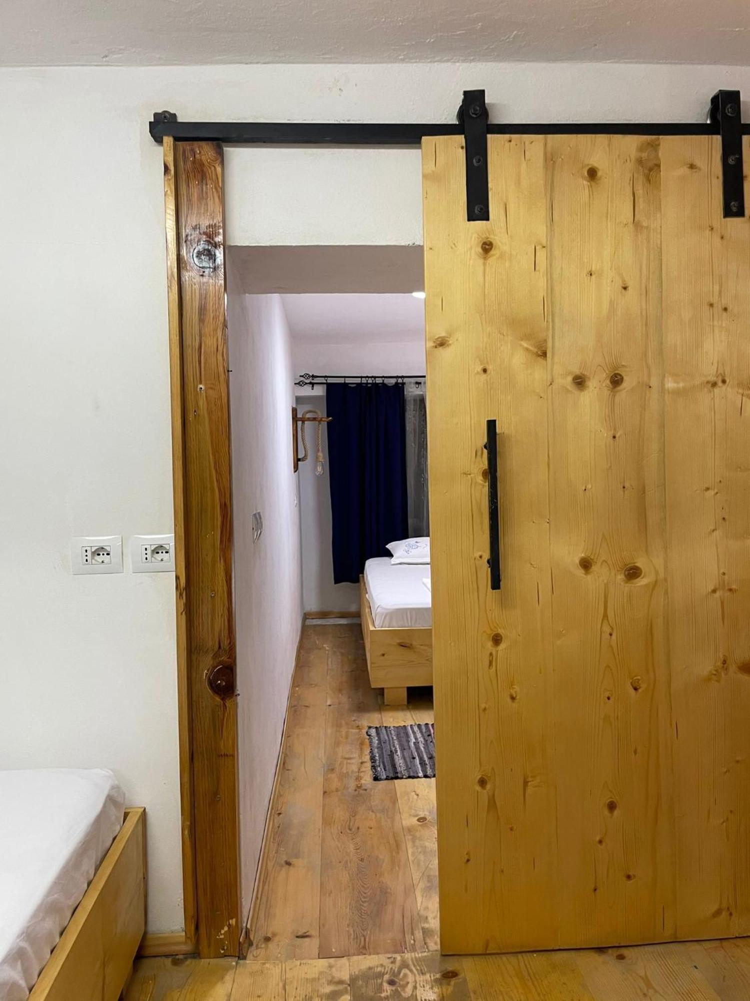 My Wooden Apartments Tirana Buitenkant foto